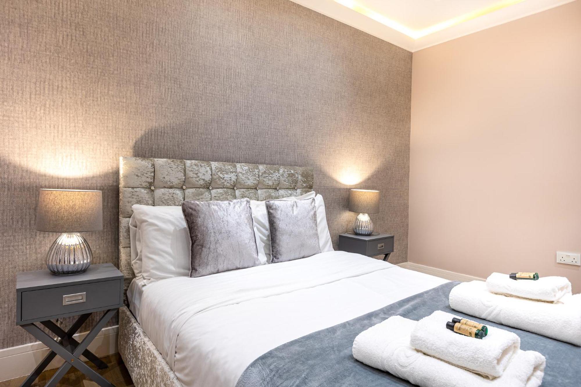 Modern 4 Bdr 3 Bth Apt Minutes From Edgware Road ロンドン エクステリア 写真