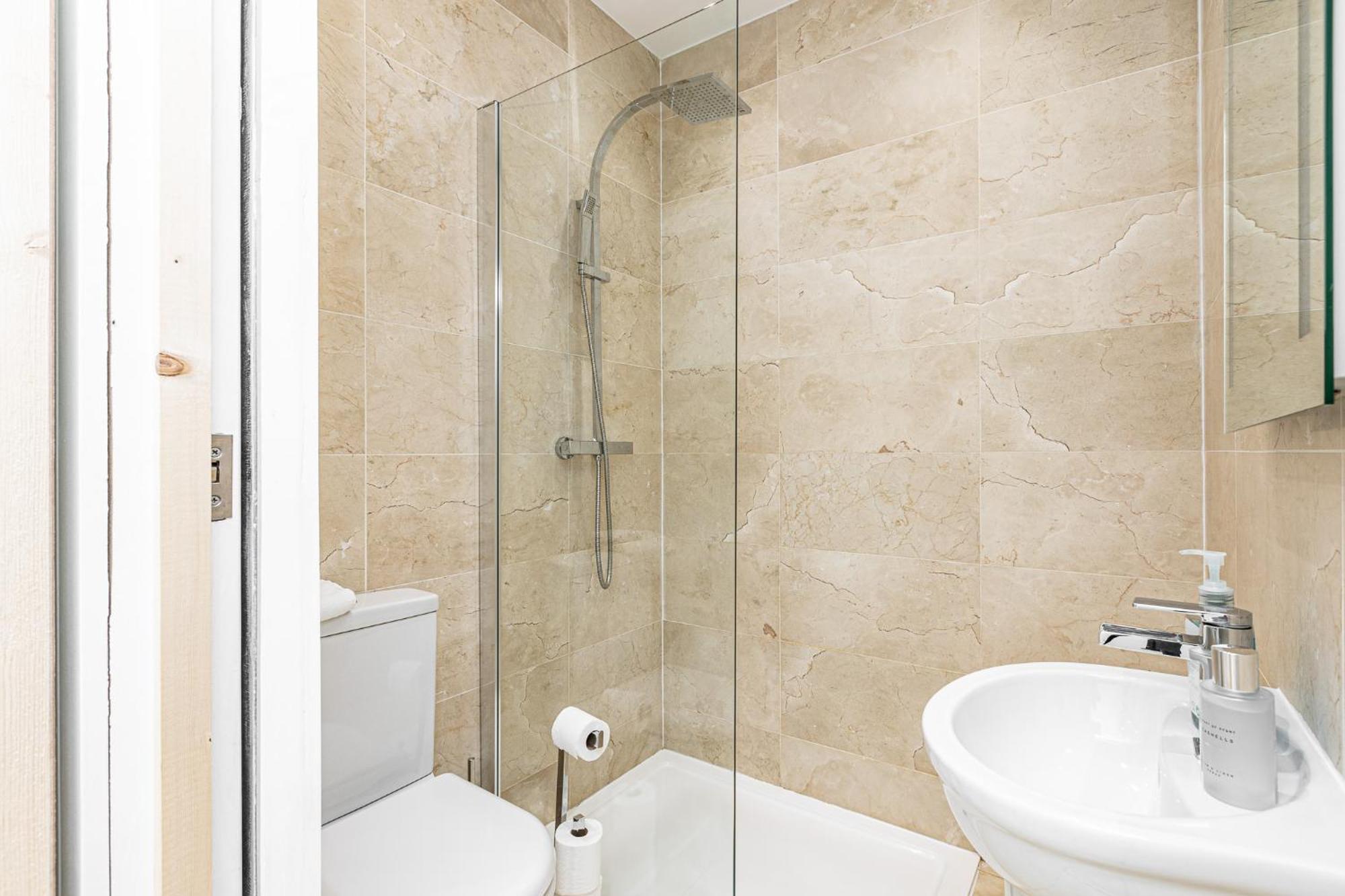 Modern 4 Bdr 3 Bth Apt Minutes From Edgware Road ロンドン エクステリア 写真